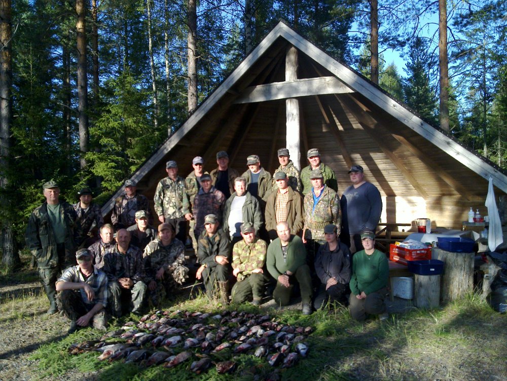 Villisorsa kauden alotus: Esko, Harri. Vesa. Ari. Ari MAtti, Juha, Jani, Heikki, Osmo, Jyrki, Tauno, Tapio, Olli, Ossi, Juhani, Hannu, Ari, hannu, Mika, Minna, Toni, Kirsi, marko, Antti, Jarno, Janne.
Ja hyvin viihdyttiin. Kiitos kaikille!